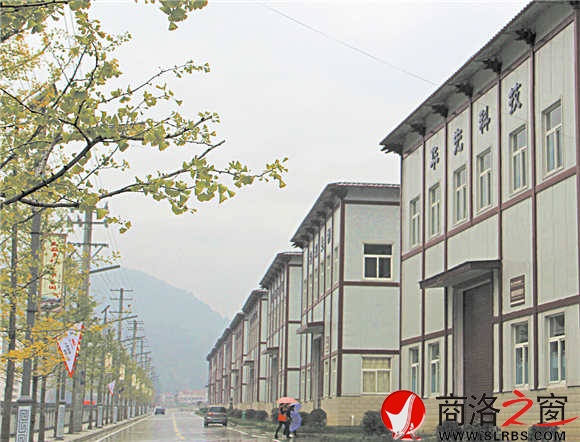 規(guī)模宏大的工業(yè)孵化園，讓云鎮(zhèn)村村民在家門口就能打工掙錢。