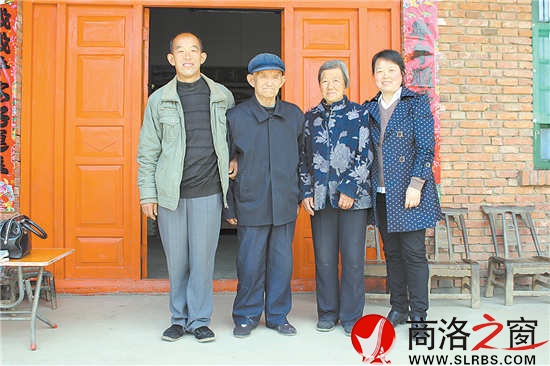 　張福秀老人身體尚好，與老伴相依相伴。得知我們要采訪張福秀，張福秀的女兒專程從西安趕回來(lái)。
